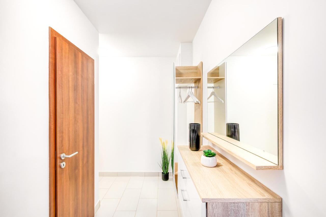 Modern Apartment With Free Garage And Balcony In The Downtown بودابست المظهر الخارجي الصورة