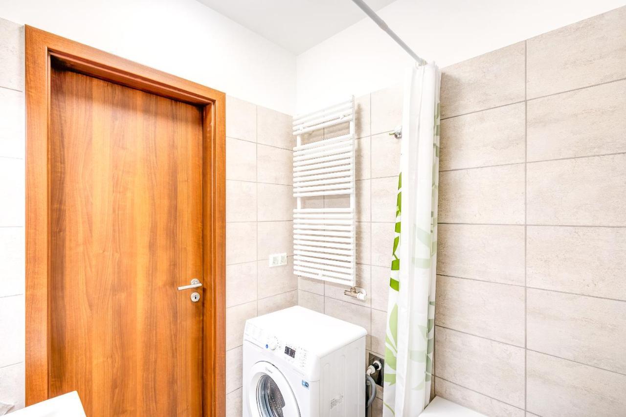 Modern Apartment With Free Garage And Balcony In The Downtown بودابست المظهر الخارجي الصورة