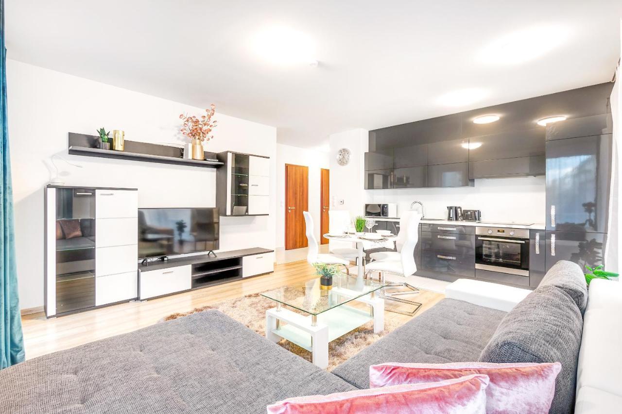 Modern Apartment With Free Garage And Balcony In The Downtown بودابست المظهر الخارجي الصورة